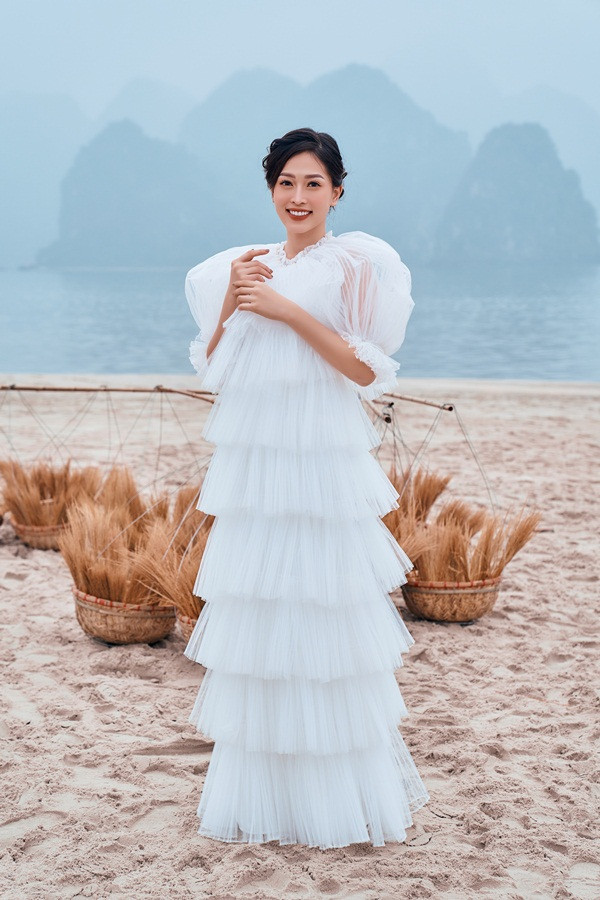 Bí quyết nào giúp Á hậu Phương Nga rạng rỡ khi trình diễn áo dài giữa mùa Đông lạnh giá? ảnh 10