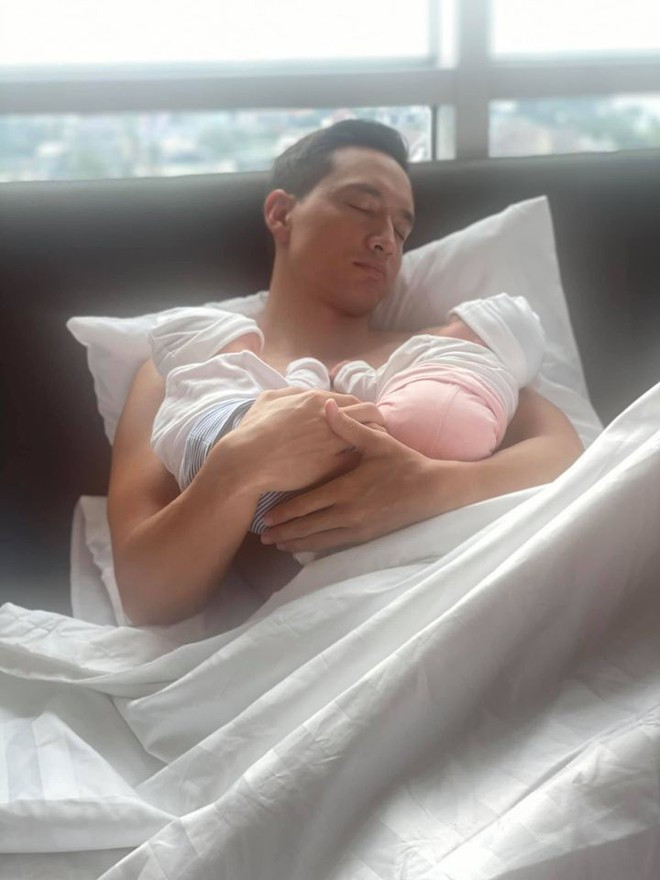 Có ai như Hồ Ngọc Hà: Ngồi xe lăn nhận lời cầu hôn xúc động từ Kim Lý ảnh 14