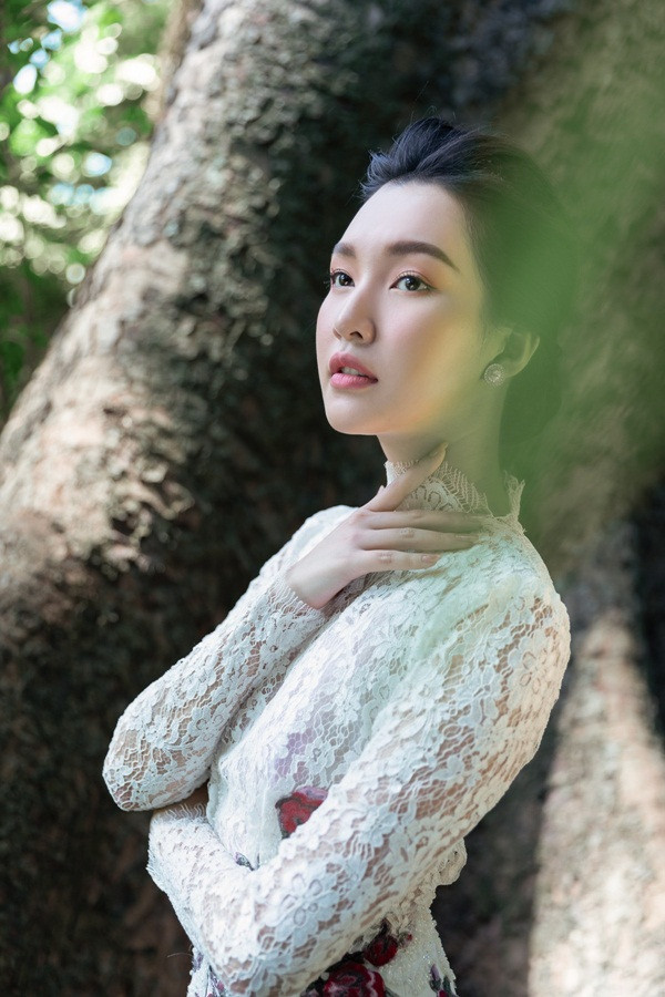 Giữa một rừng mỹ nhân nóng bỏng, “nàng thơ xứ Huế” Ngọc Trân như cơn gió mát lành ảnh 8