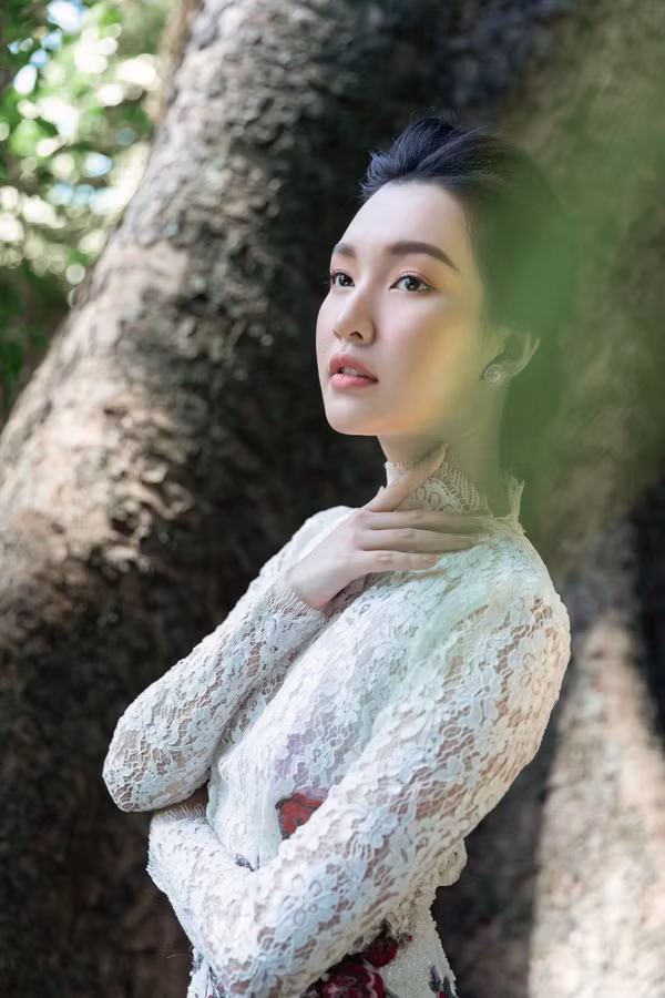 Giữa một rừng mỹ nhân nóng bỏng, “nàng thơ xứ Huế” Ngọc Trân như cơn gió mát lành ảnh 8