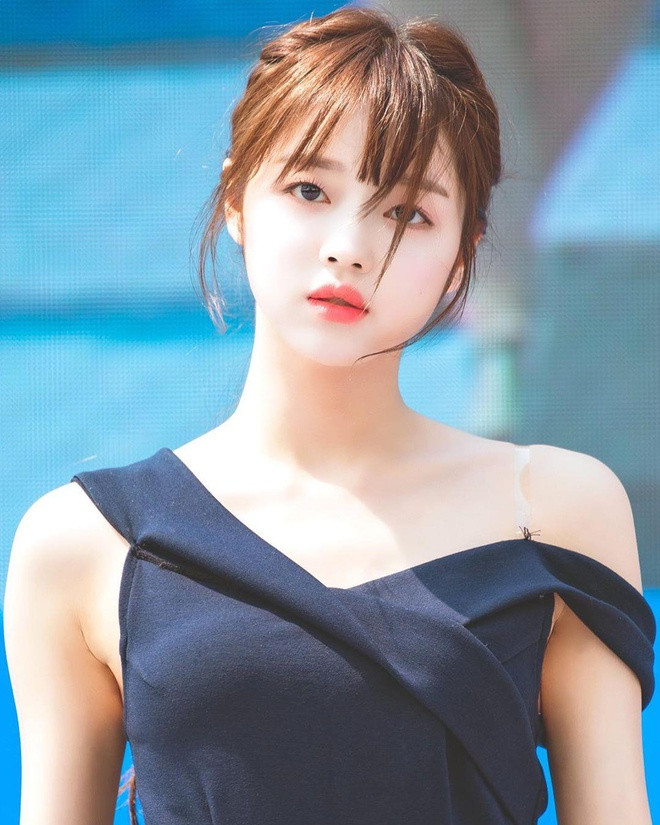 Vì quá xinh đẹp, nữ ca sĩ này bị nghi may mắn gặp bác sĩ thẩm mỹ giỏi ảnh 1