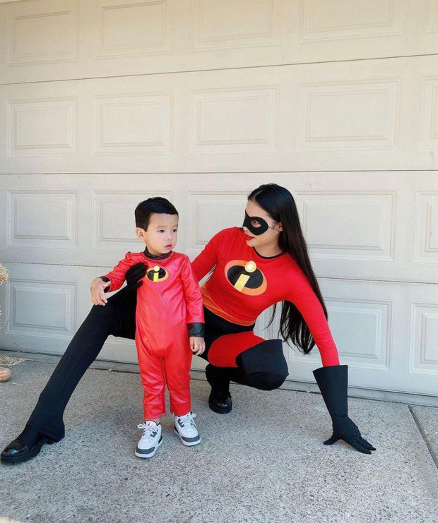 Sao Việt hóa trang mùa Halloween: Chi Pu làm nàng tiên cá nóng bỏng nhất đại dương ảnh 4