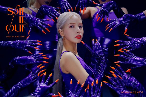 Hết cạo trọc đầu lại mặc váy nhựa trong suốt, Solar (Mamamoo) khiến khán giả ngán ngẩm ảnh 1