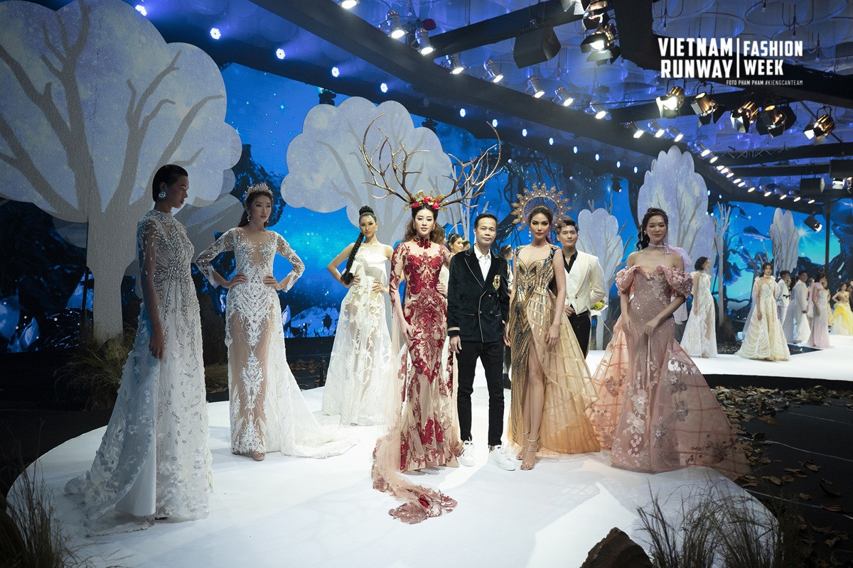 Hậu ly hôn, Lệ Quyên cổ vũ nhiệt tình cho “người tình điện ảnh” trong show thời trang ảnh 13