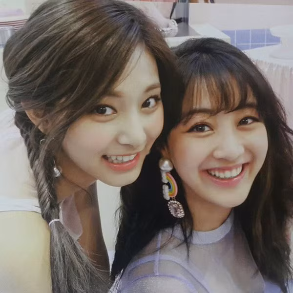 Ngay cả chuyên gia trang điểm cũng công nhận Tzuyu và Jihyo đúng chuẩn mỹ nhân mặt mộc ảnh 1