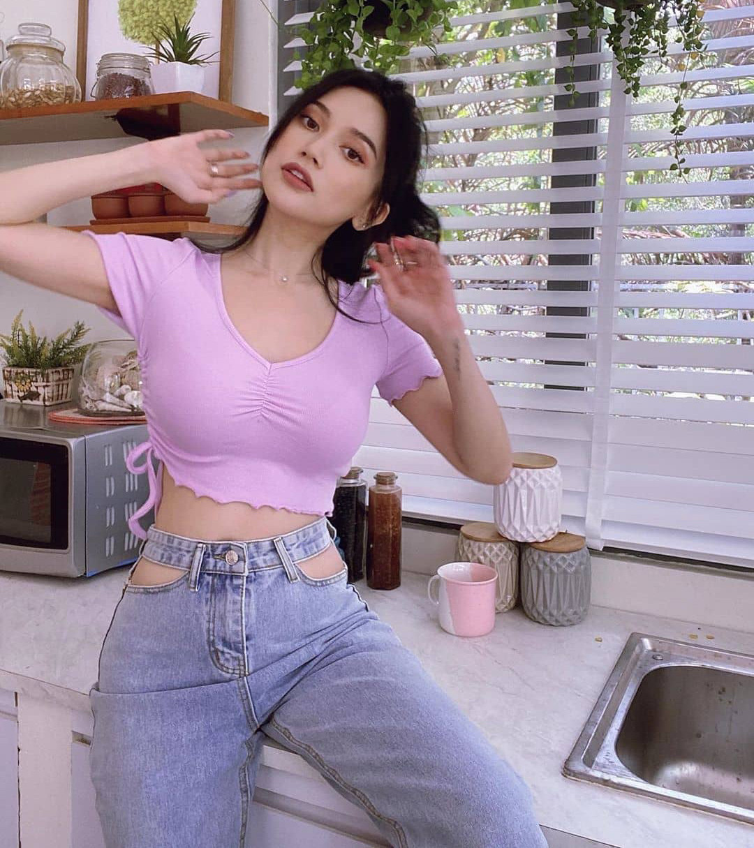 Những chiếc quần jean sao Việt thì thích, còn người thường chỉ nhìn chứ không dám mặc ảnh 2