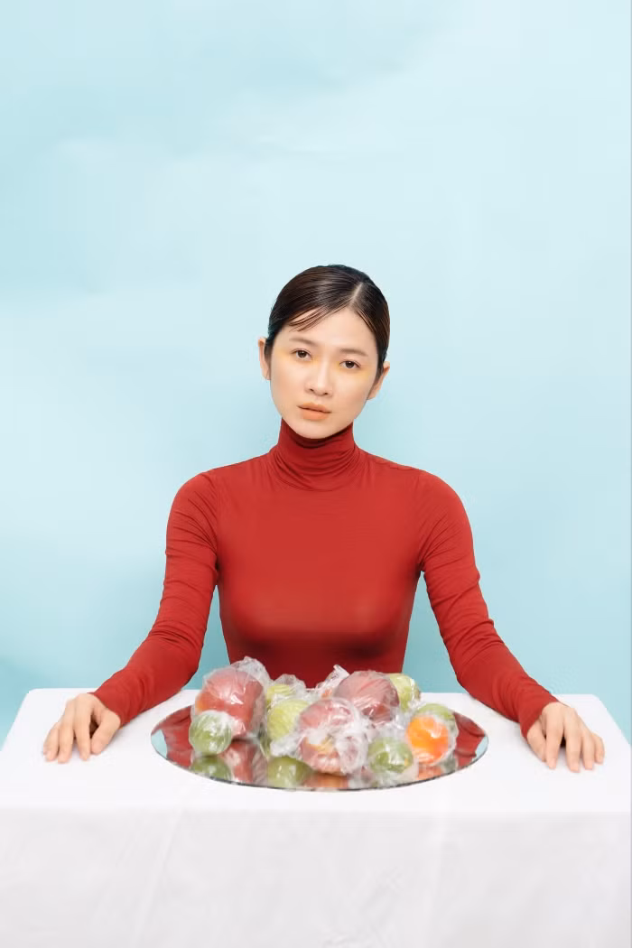 Oanh Kiều gây bất ngờ khi giãi bày tâm sự hộ những chiếc túi nhựa “vô tội“ ảnh 5
