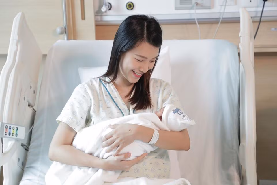 Hoàng Oanh tiết lộ về hành trình vượt cạn một mình, chồng Tây chỉ có thể cổ vũ từ xa ảnh 8