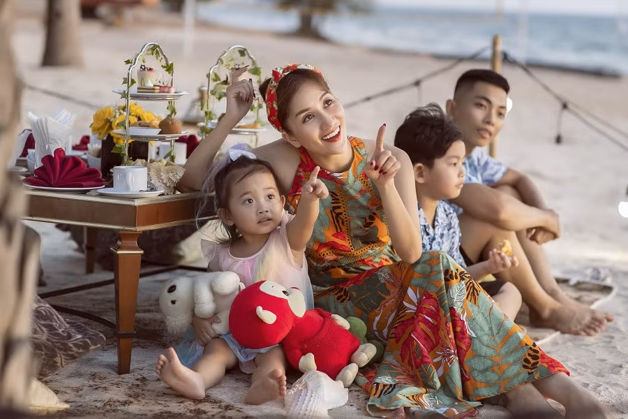 Phan Hiển, Khánh Thi đập tan quan niệm “phụ nữ lấy chồng trẻ thì không được chiều” ra sao? ảnh 2