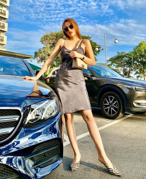 Hè sắp về rồi, còn chờ gì nữa mà bạn chưa sắm ngay một chiếc váy lụa hai dây? ảnh 5
