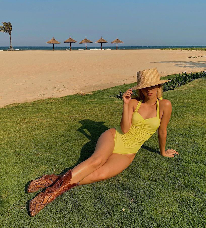 Phát ngốt khi nhìn Quỳnh Anh Shyn phá cách diện bikini cùng boot cao sát gối ảnh 2