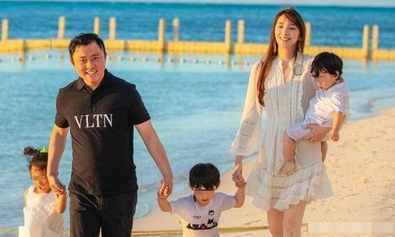 Tưởng sung sướng bên người tình đại gia, siêu mẫu Đài Loan đối mặt với cảnh phá sản ảnh 2