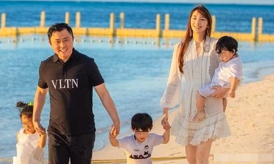 Tưởng sung sướng bên người tình đại gia, siêu mẫu Đài Loan đối mặt với cảnh phá sản ảnh 2