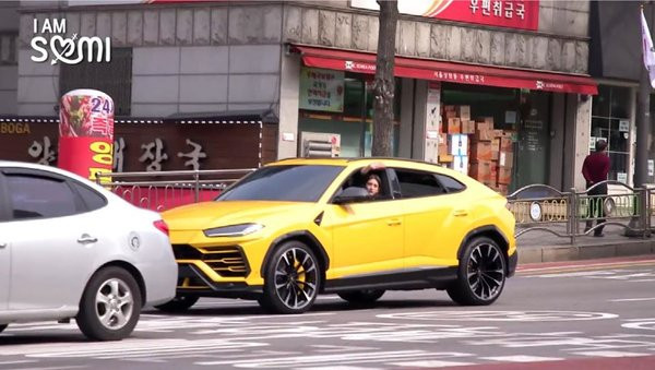 19 tuổi bạn có gì trong tay, Jeon Somi đã sở hữu xe siêu sang 20 tỷ đồng! ảnh 2