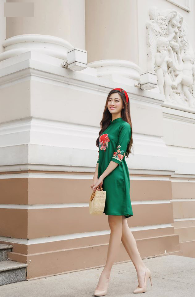 Hà Kiều Anh mặc sơ-mi giấu quần khoe dáng gợi cảm ngày đầu năm mới ảnh 9