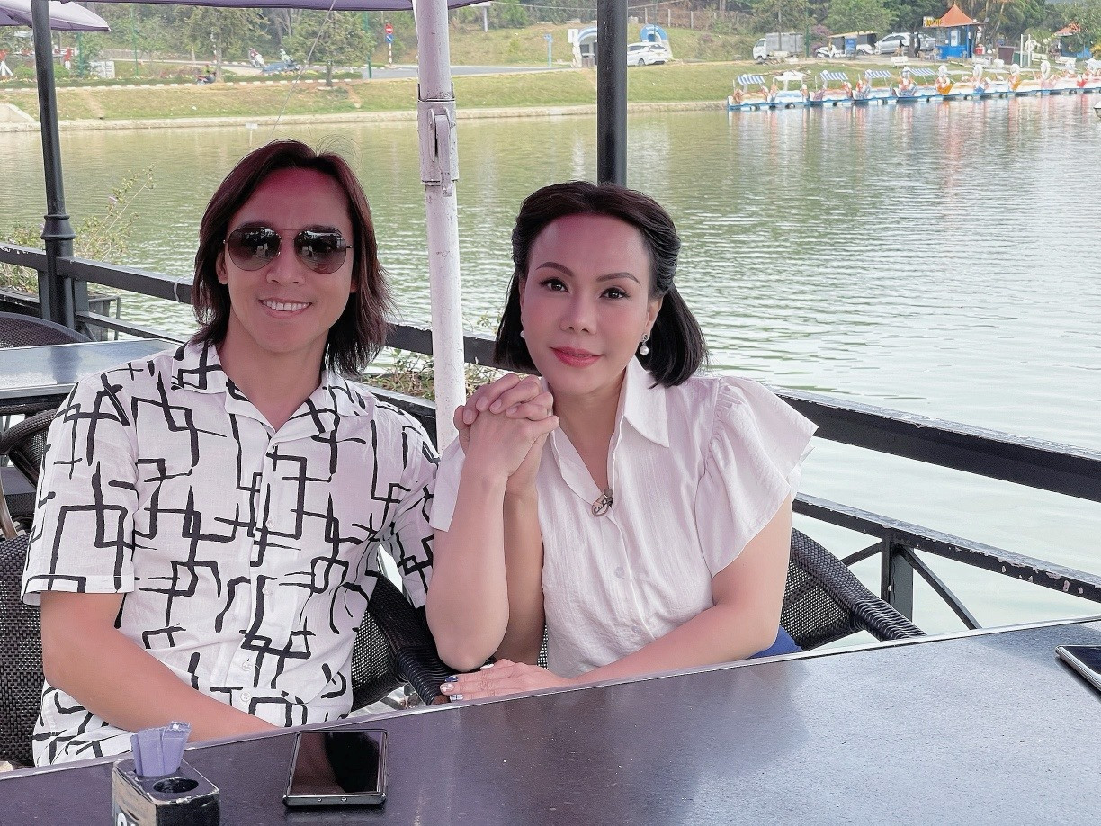 Tặng ông Đoàn Ngọc Hải 1,7 tỷ đồng, Việt Hương được chồng ủng hộ hết mình ảnh 4