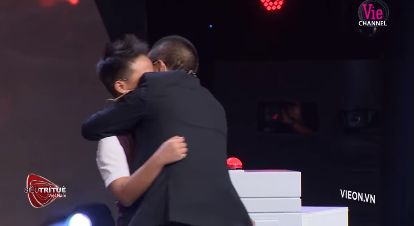 ‘Thần đồng toán học’ khiến Lại Văn Sâm, Trấn Thành rơi nước mắt ảnh 3