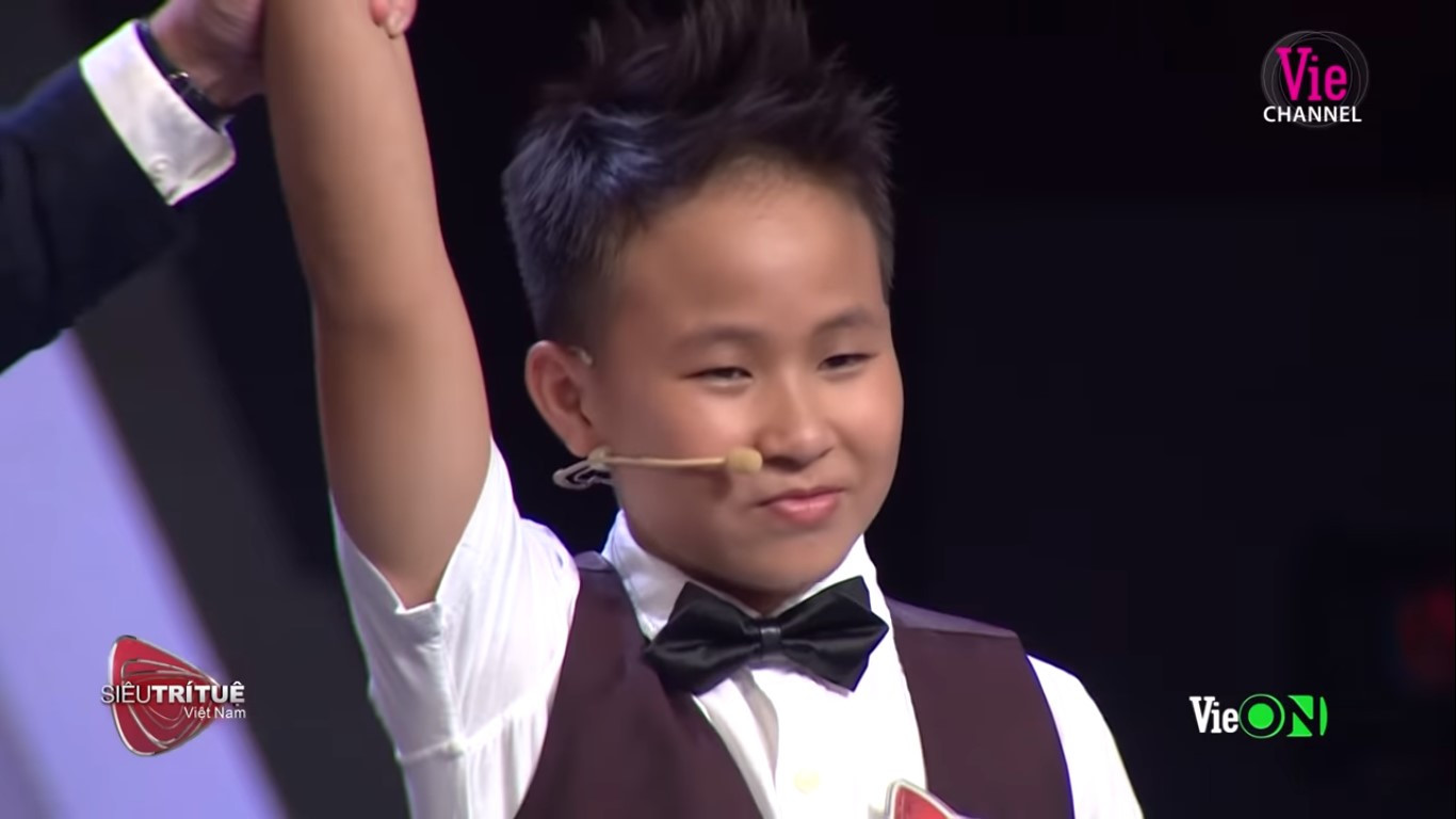 ‘Thần đồng toán học’ khiến Lại Văn Sâm, Trấn Thành rơi nước mắt ảnh 7