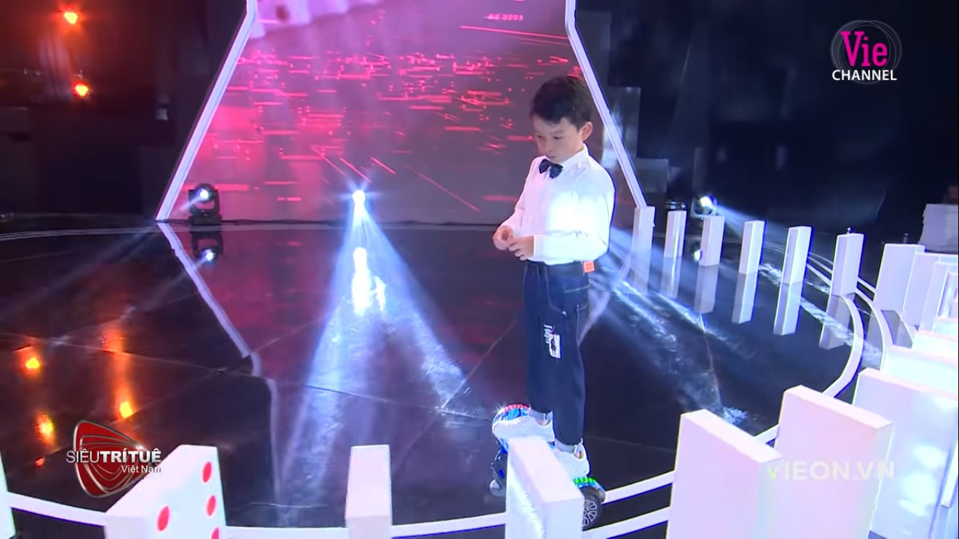 Cậu bé 9 tuổi tính nhẩm thần tốc khiến Trấn Thành phải thốt lên ‘khủng khiếp’ ảnh 3