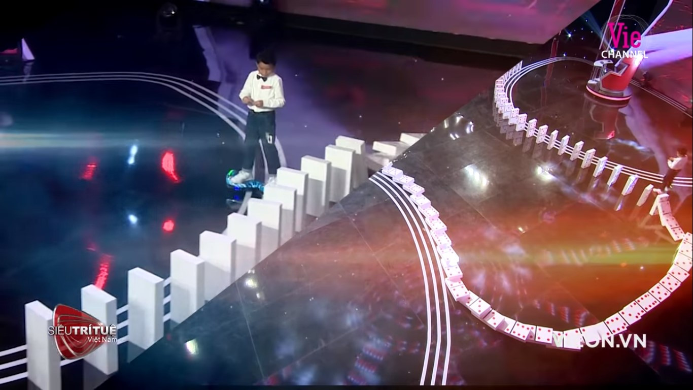 Cậu bé 9 tuổi tính nhẩm thần tốc khiến Trấn Thành phải thốt lên ‘khủng khiếp’ ảnh 4