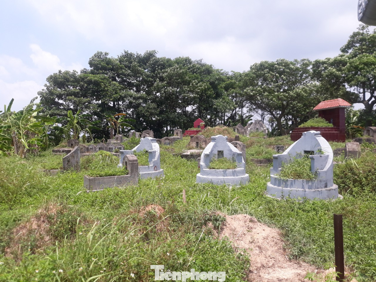 Vì sao người dân chưa đồng thuận di dời mộ để làm khu công nghiệp? ảnh 2