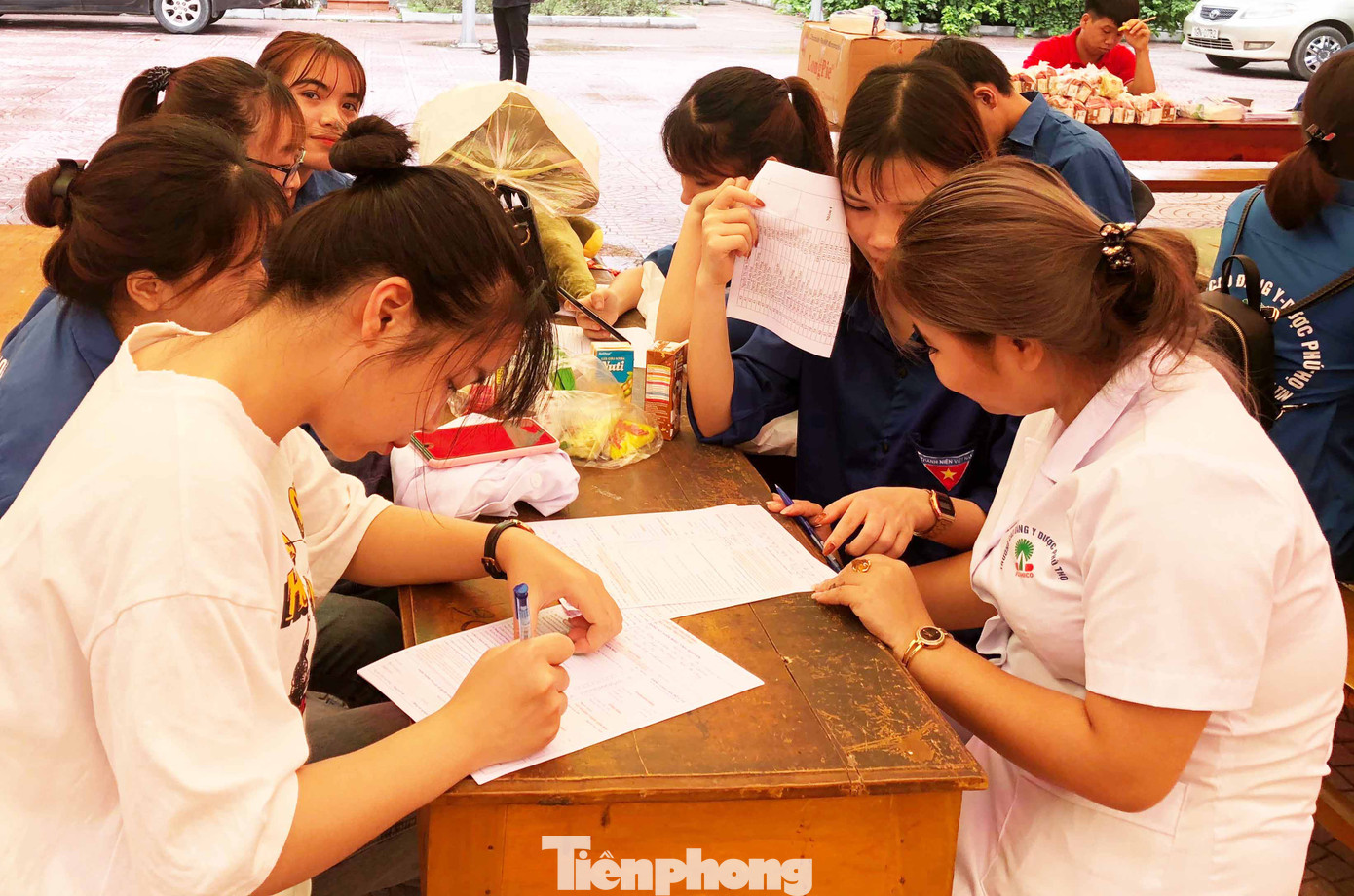 Trao giọt hồng yêu thương mừng sinh nhật Bác ảnh 2