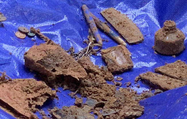 Khai quật lại 13 mộ liệt sĩ: Chỉ thấy hiện vật của các nữ TNXP ​ ảnh 1