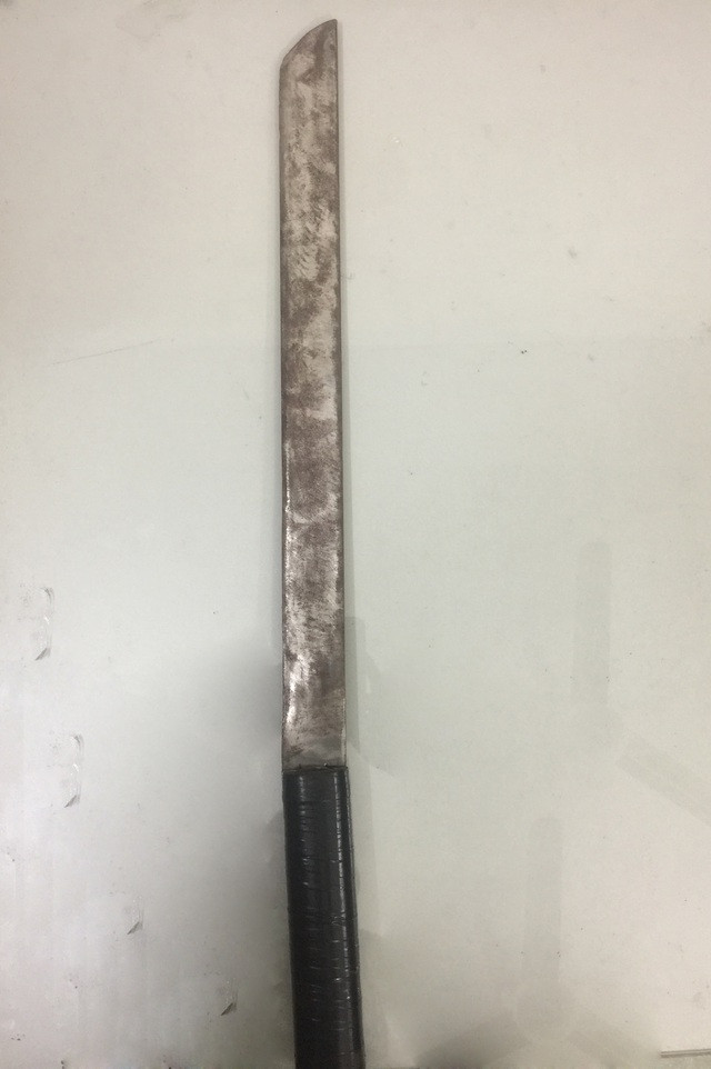 Bạn gái bị trêu ghẹo, thiếu niên 17 tuổi chém người giữa phố ảnh 1