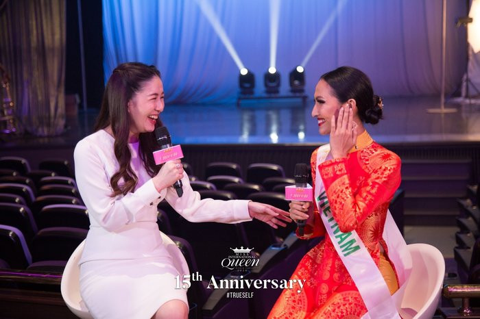 Bạn gái Trọng Hiếu mặc váy xẻ bạo để thi tài năng ở Hoa hậu chuyển giới ảnh 4