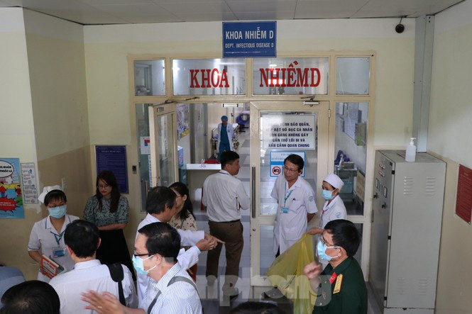 Sức khoẻ người nhiễm Covid-19 được đưa về bằng chuyên cơ hiện ra sao? ảnh 1