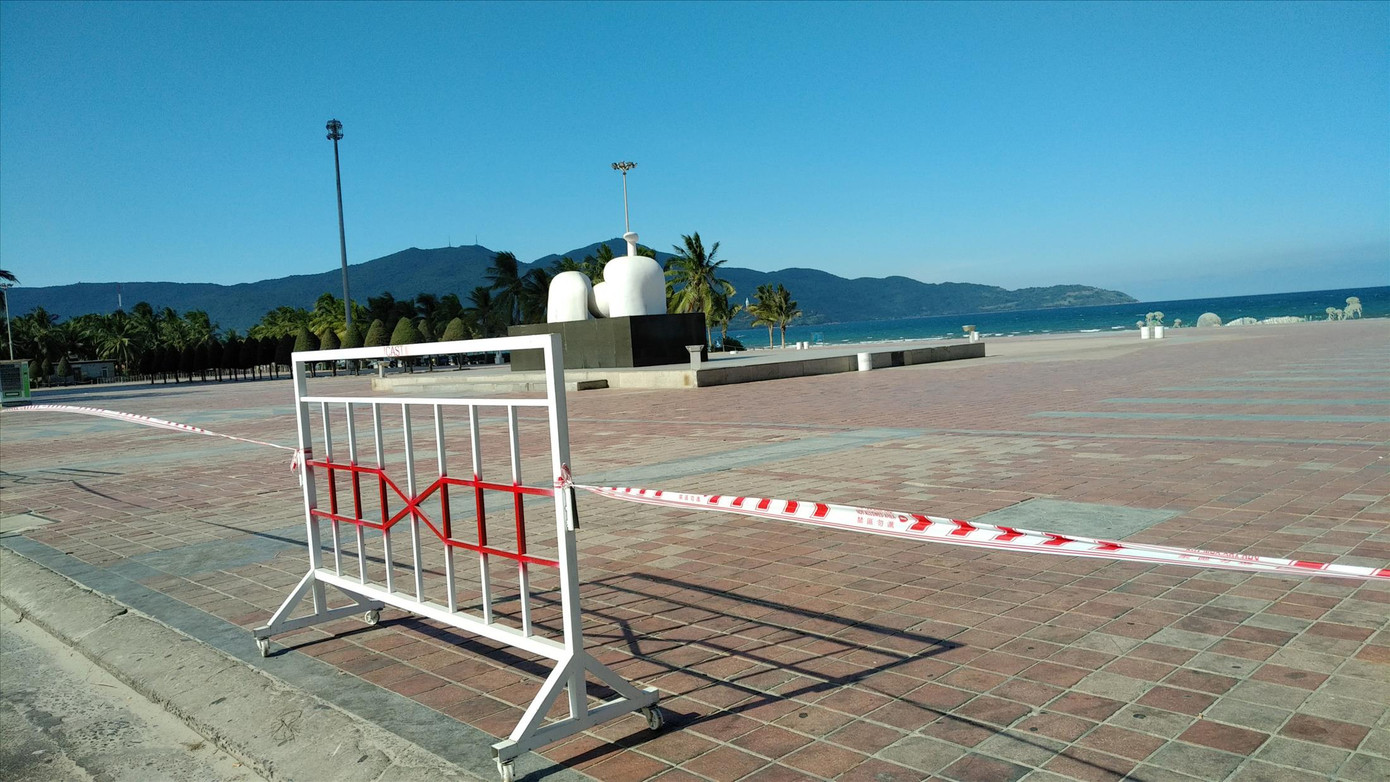 Bên trong thành phố bị cách ly ảnh 2