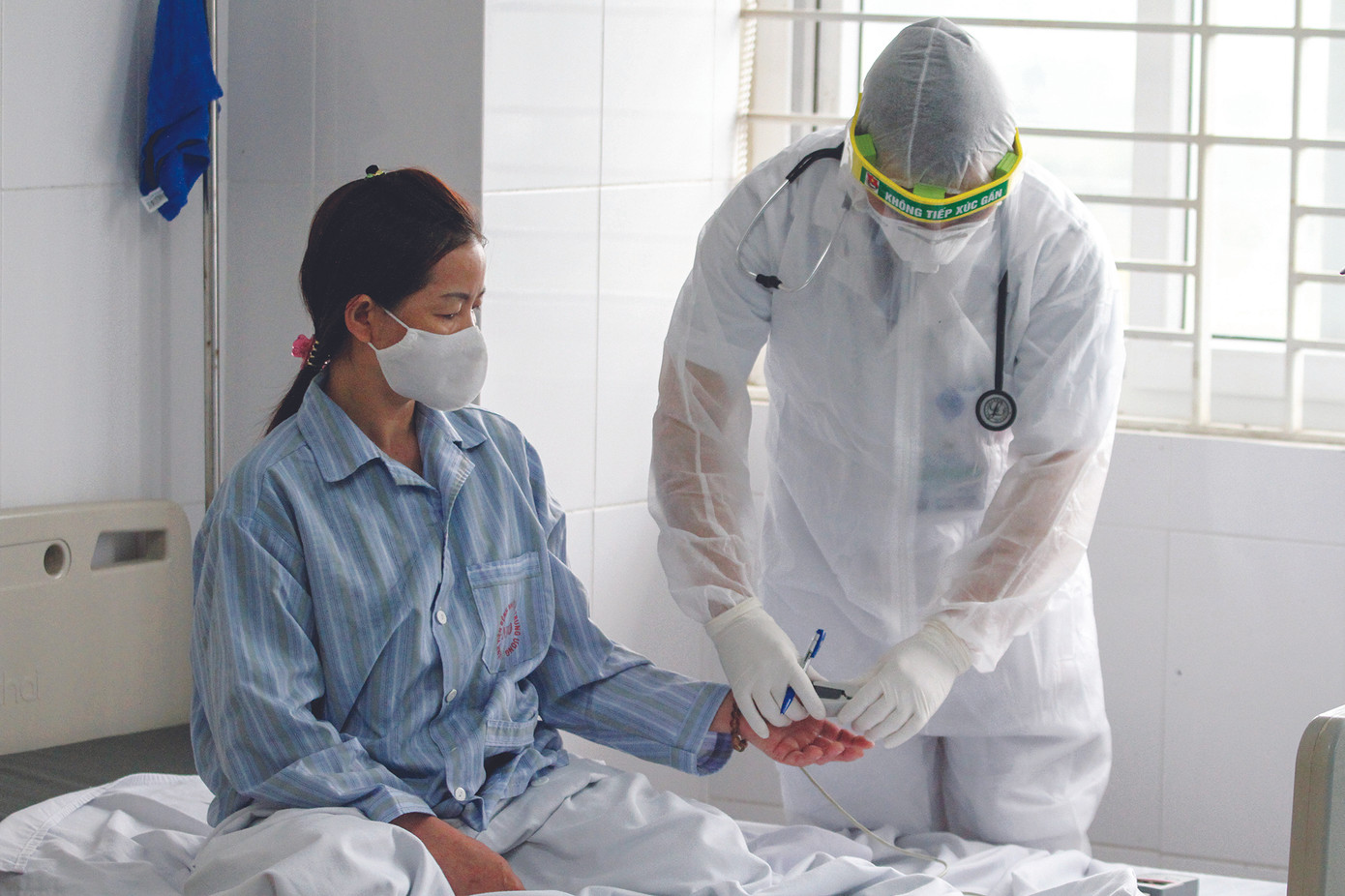 Chuyện những ngày đi qua 'áp lực âm' giữa đại dịch COVID-19 ảnh 2