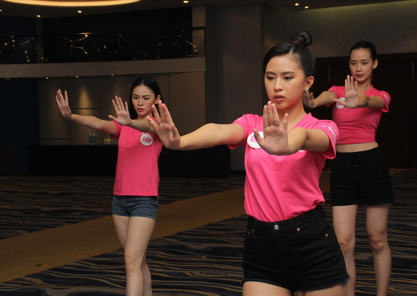 Rèn vũ đạo chờ ngày tỏa sáng ảnh 2