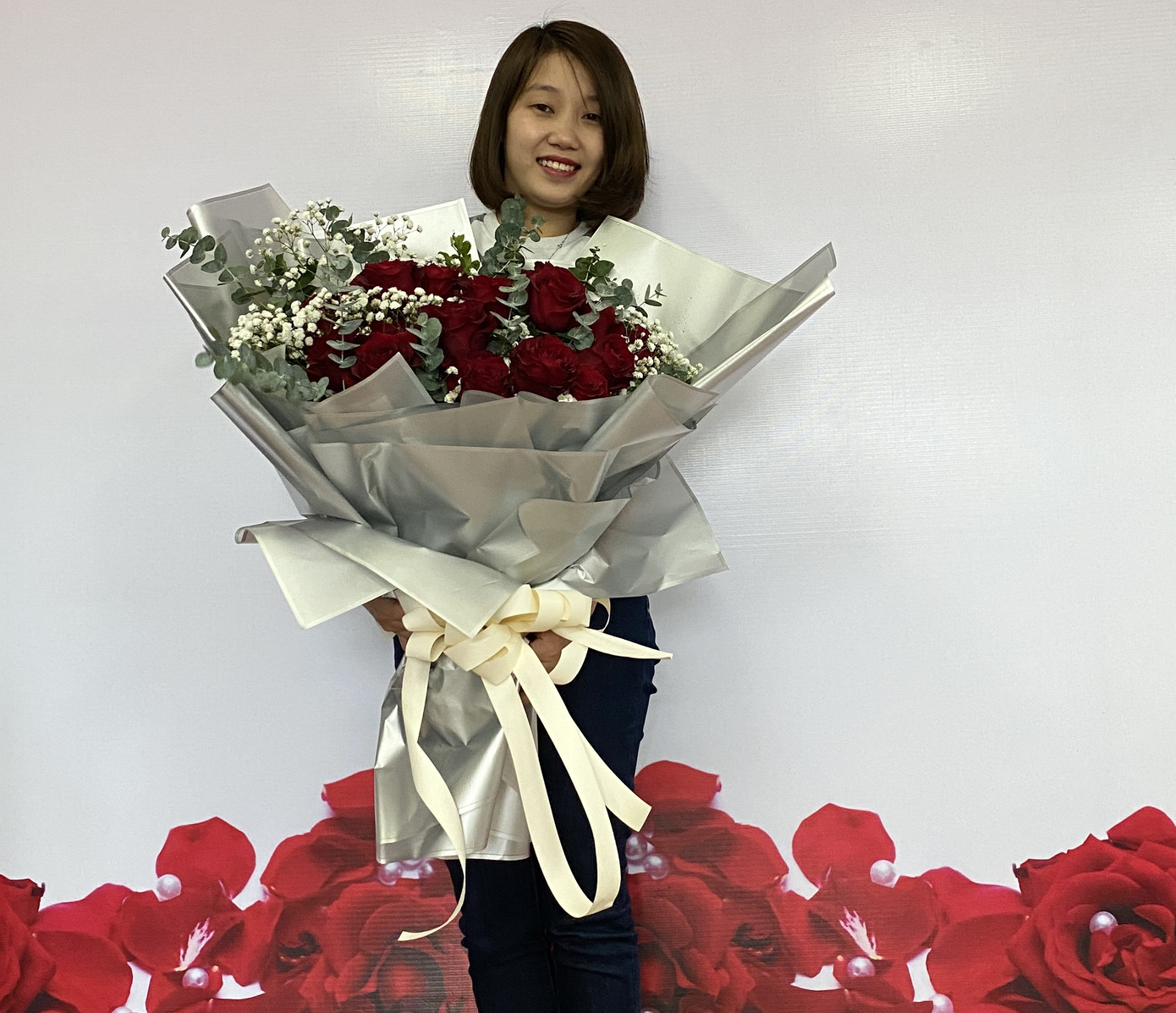 Thị trường hoa 8/3: 'Săn' hoa lạ, siêu to, siêu đắt ảnh 1