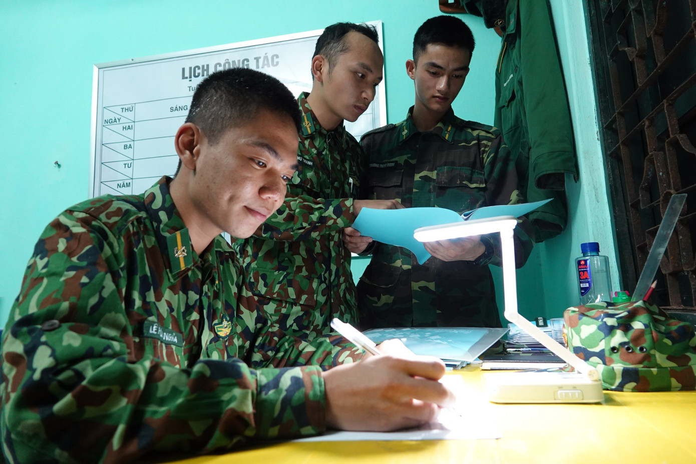 Nóng bỏng thời bình ảnh 1