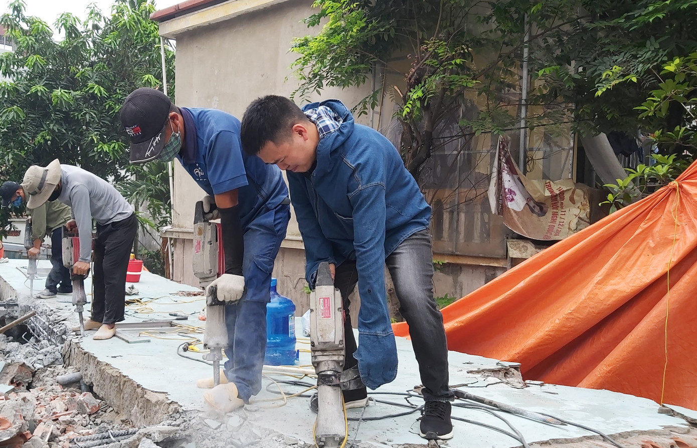 'Chợ người' ký sự: Đồng tiền, mồ hôi, nước mắt ảnh 1