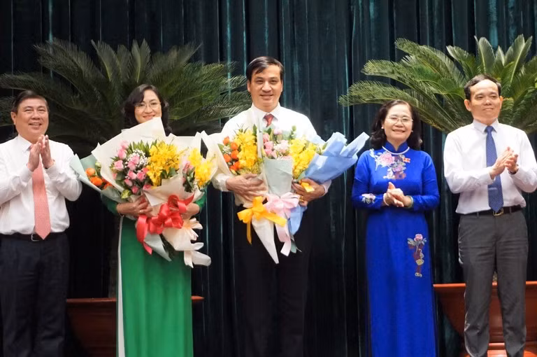 Chủ tịch Nguyễn Thành Phong ‘nắm’ an ninh, nội chính TPHCM ảnh 2