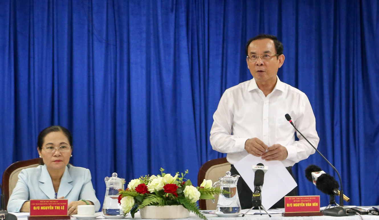 Chủ tịch HĐND TPHCM Nguyễn Thị Lệ và Bí thư Thành ủy Nguyễn Văn Nên tại buổi làm việc với Quận ủy quận 2 Làm thế nào để thành phố Thủ Đức vận hành đúng pháp luật ảnh 1