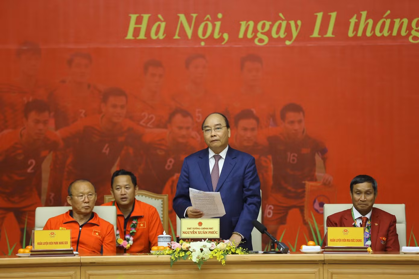 Thủ tướng nói về lý do gặp mặt 2 đội tuyển bóng đá Việt Nam trước ảnh 1
