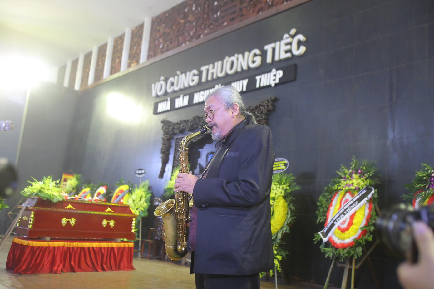 Tiễn đưa nhà văn Nguyễn Huy Thiệp về miền Hua Tát ảnh 1