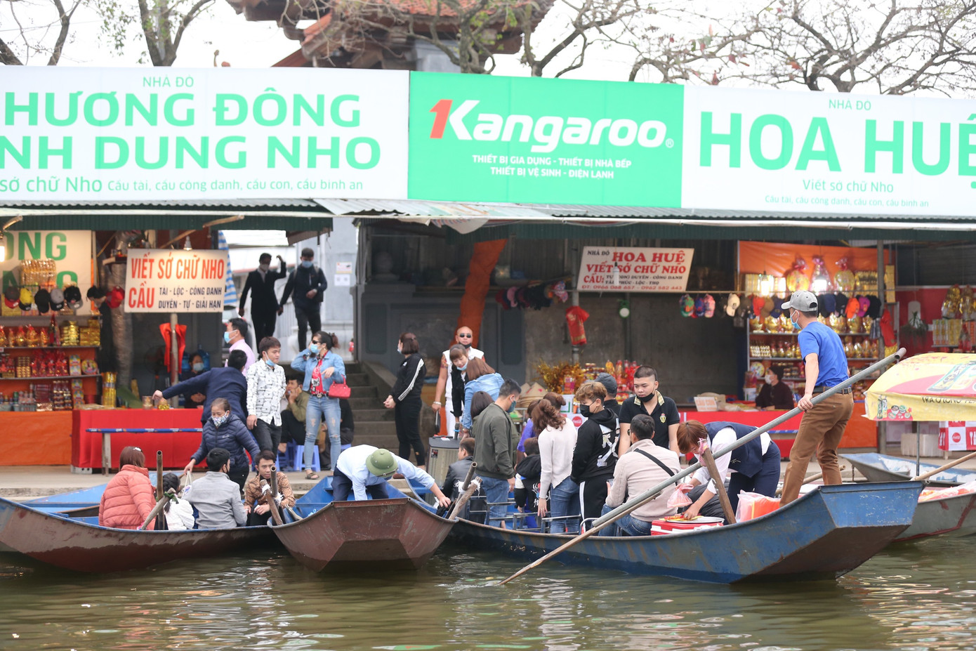 Khoảng hơn vạn người trẩy hội chùa Hương ngày đầu mở cửa ảnh 4