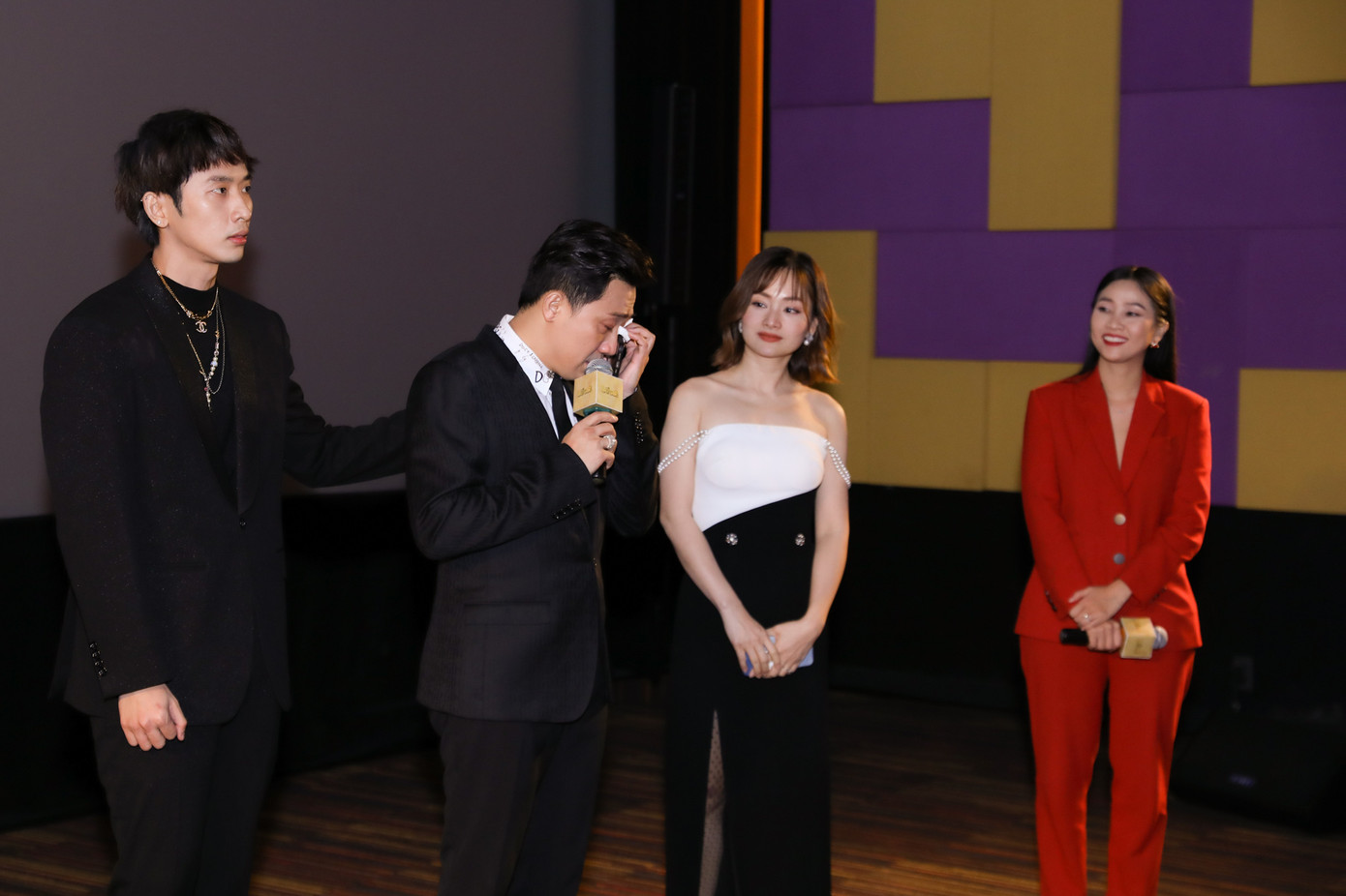 Hà Hồ-Kim Lý cùng dàn sao Việt đình đám ủng hộ ‘Bố Già’ Trần Thành ảnh 1