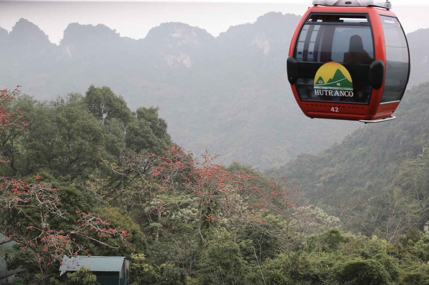 Khoảng hơn vạn người trẩy hội chùa Hương ngày đầu mở cửa ảnh 13