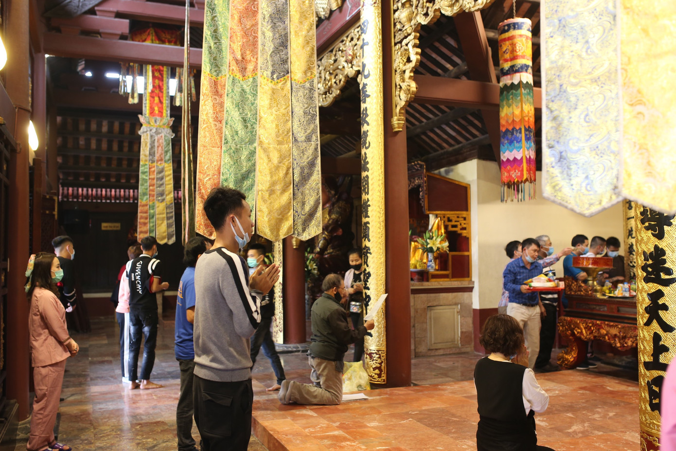 Khoảng hơn vạn người trẩy hội chùa Hương ngày đầu mở cửa ảnh 5