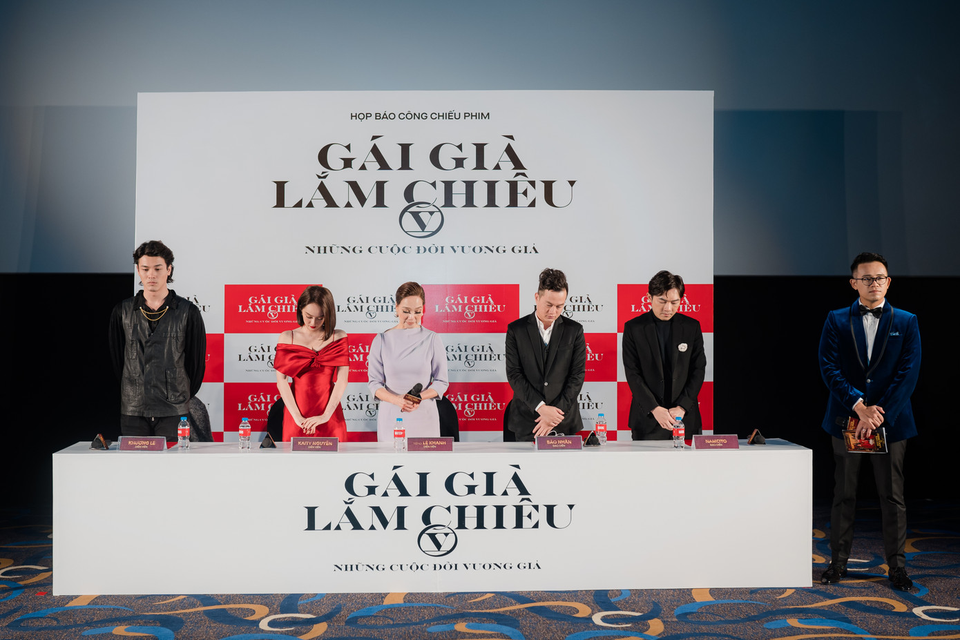 Gái già lắm chiêu V: Kaity Nguyễn gợi cảm ‘đối đầu’ mẹ Lê Khanh tại Hà Nội ảnh 1