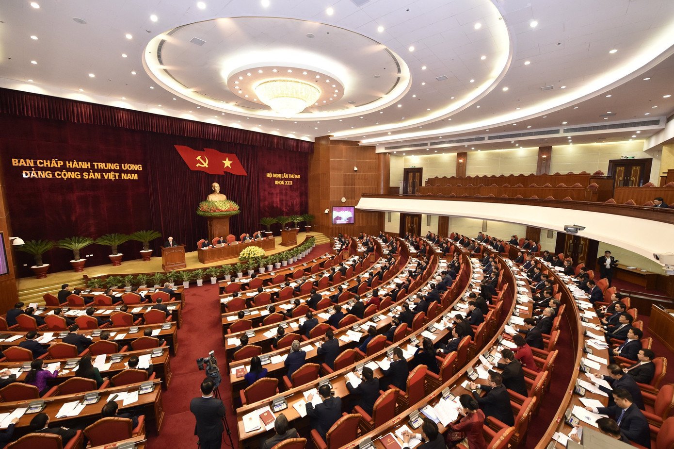 Giới thiệu nhân sự ứng cử các chức danh Chủ tịch nước, Thủ tướng, Chủ tịch Quốc hội ảnh 1