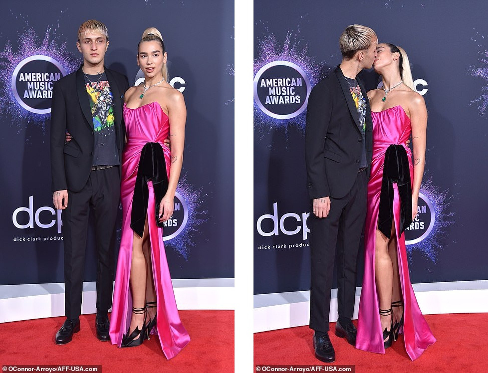 American Music Awards 2019: Dàn mỹ nhân chuộng mốt khoe vòng một ảnh 10