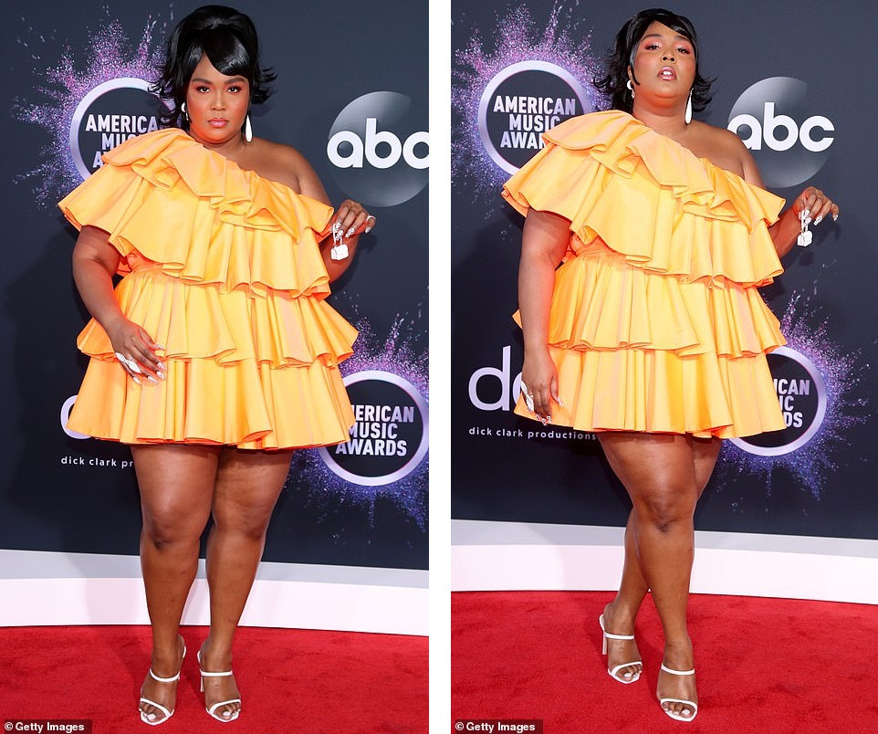 American Music Awards 2019: Dàn mỹ nhân chuộng mốt khoe vòng một ảnh 5