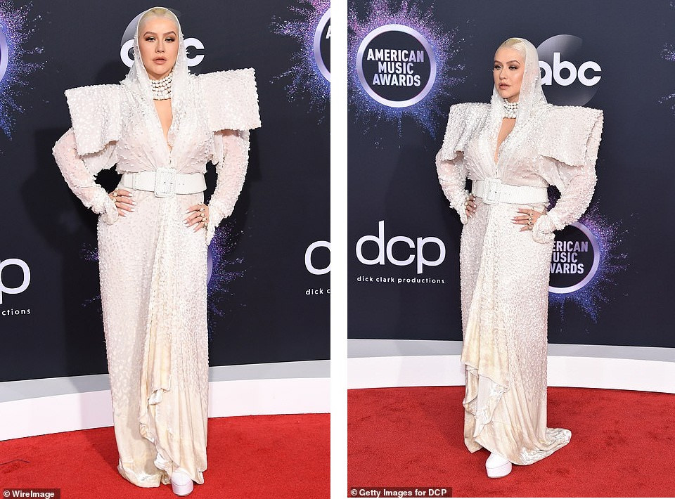 American Music Awards 2019: Dàn mỹ nhân chuộng mốt khoe vòng một ảnh 7