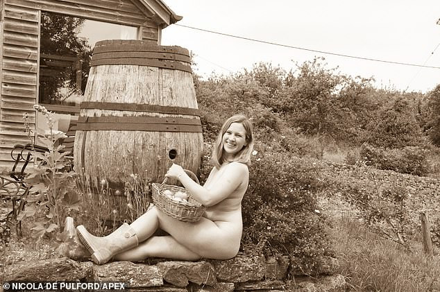 Bộ ảnh lịch khoả thân của những nữ nông dân nước Anh ảnh 6